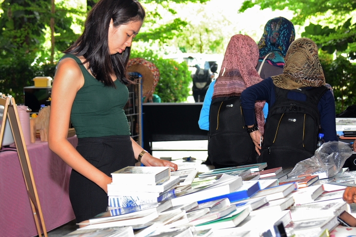 Professional design students hold fundraising bazaar