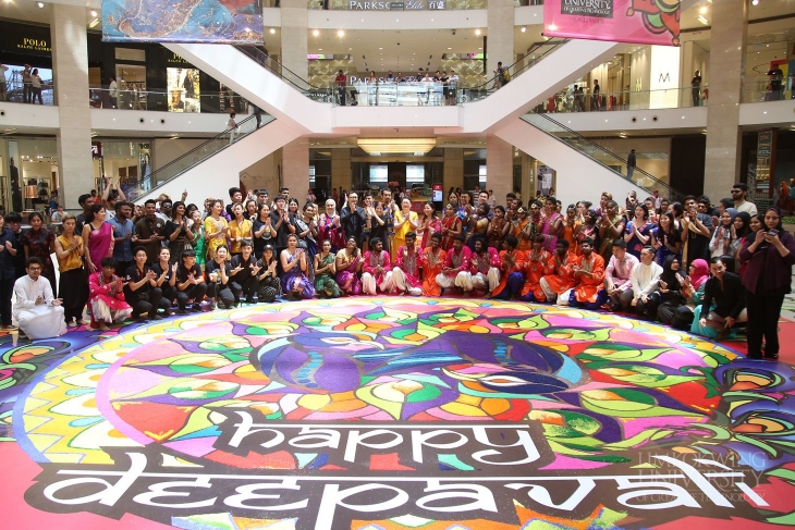 Limkokwing students wow shoppers at Pavilion with stunning Deepavali “Unity Kolam”