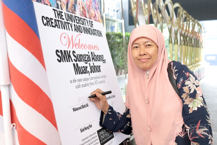SMK Sungai Abong Johor students explore opportunities of higher education at Limkokwing