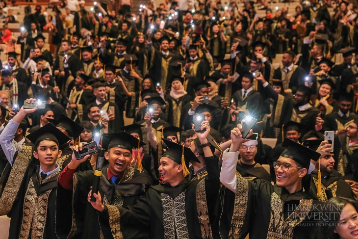 Arun Chaudhary receives an Honorary Doctorate in Entrepreneurship from Limkokwing University