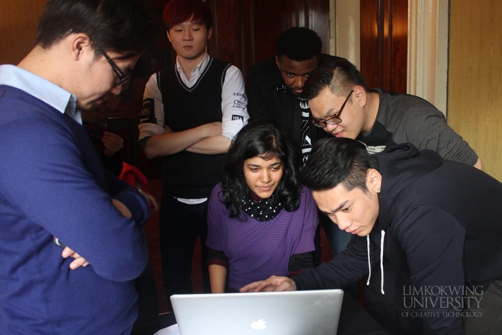 Limkokwing University students learn about blogging from Johnny Cullen